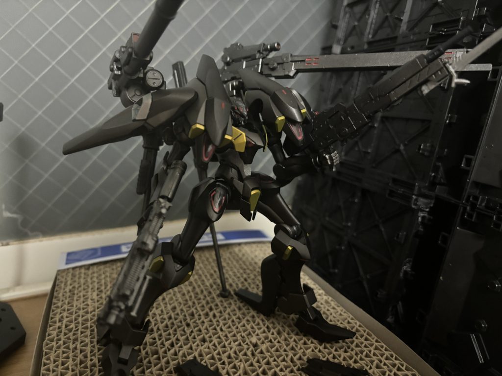 アーマードコア風味のポージングも似合います。これは感傷だが別の形でも会いたかったぞ。