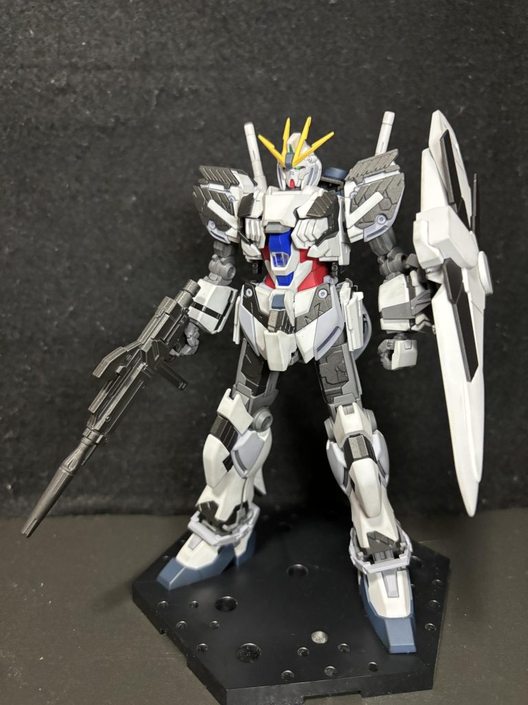 サイコフレームの塗装を失敗したので急遽NT-D未発動状態にしたのは秘密？です💦