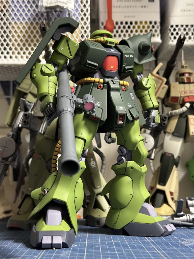 なお、キット付属のザクバズーカはＲＥ/１００ザクⅡ改ＭＳ-０６ＦＺに持たせています。