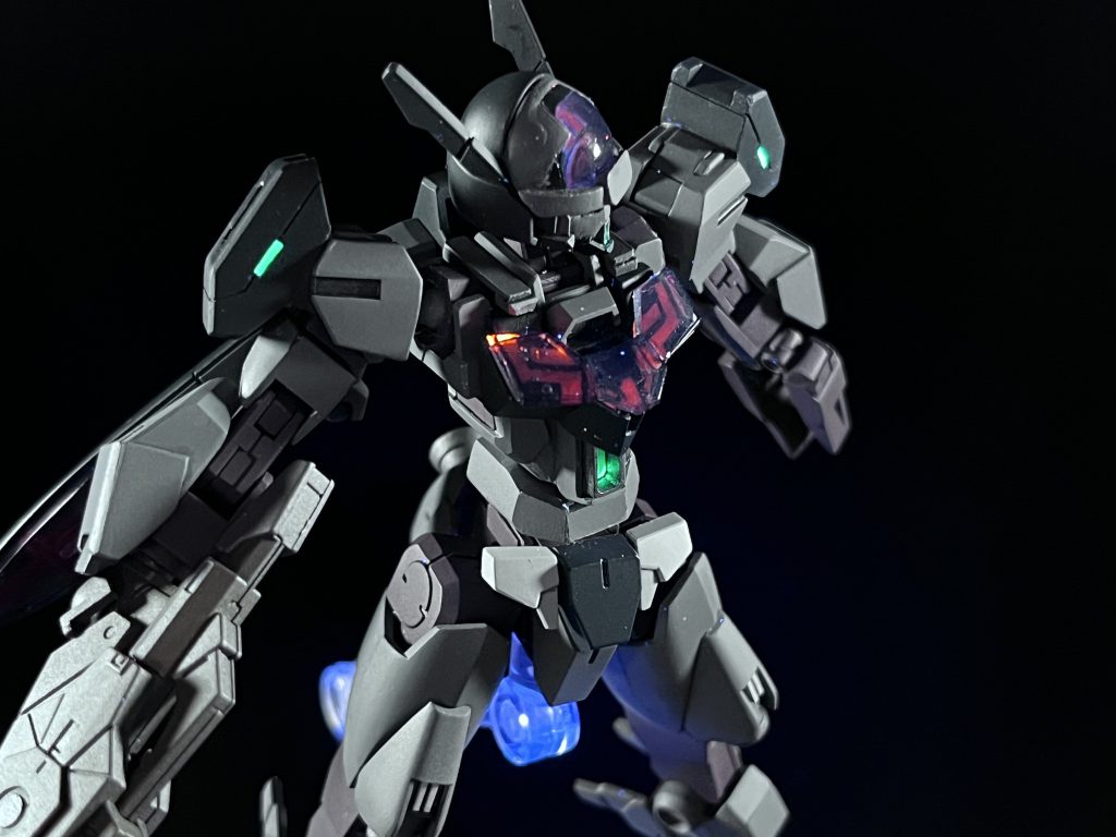 アルスはまだまだ幼く、メイやサラのようにリアル世界においてモビルドールアバターを用いた活動は出来ない。そうなると当然アバターを足掛かりにしたメタバースへのログインも不可能。逃避するように水星の魔女を見直していたヒロトは気付いた。データ生命体であるELダイバーとデータストーム空間内でしか生きられないエリクト………設定被ってないか?