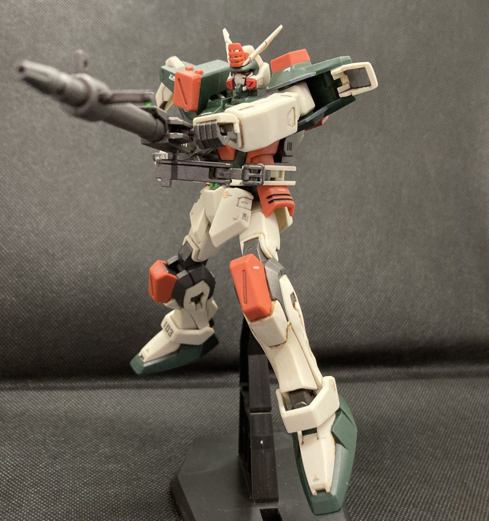 一部合わせ目消しもしたので、今回はホワイト部分だけランナーパテを作って埋めてみました。リアルタッチマーカーとエナメルで墨入れ。