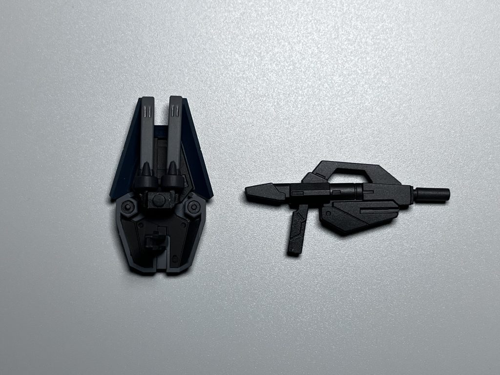 武装はコアビームカービン、ビームサーベル×2、シールド。シールド裏にビームサーベルのグリップを格納出来る。