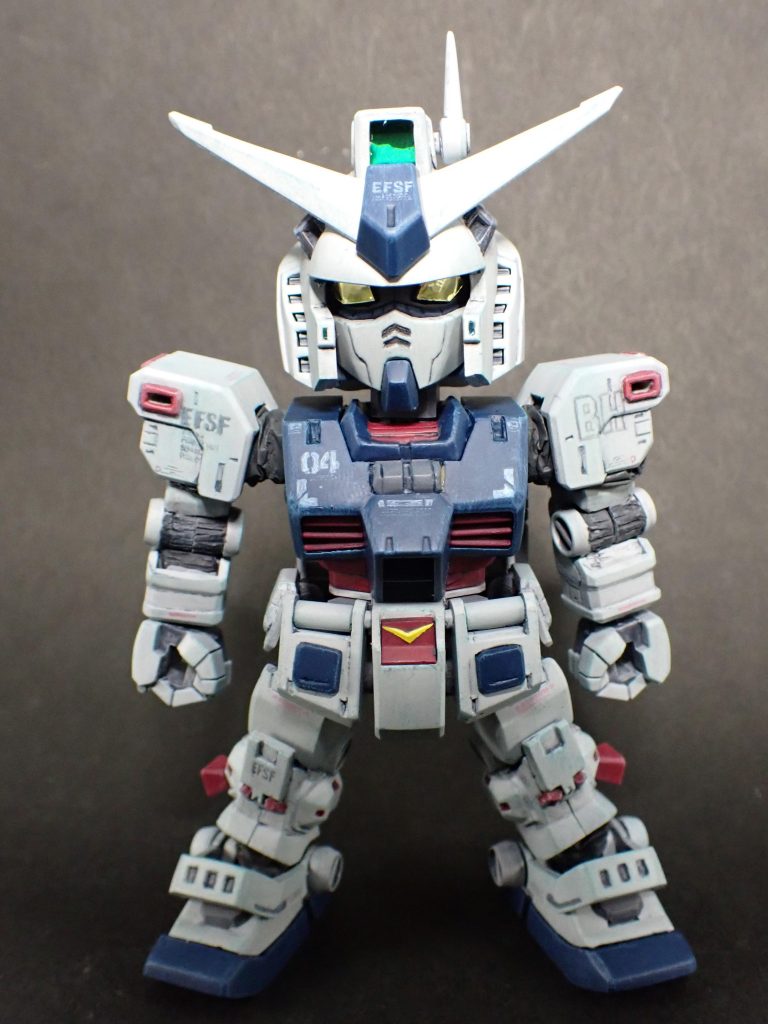 アーマーパージで中身ガンダムになります。中身ありきでフルアーマー装備を作るというのが非常に困難で、そういう部分がサイコザクより大変でした。