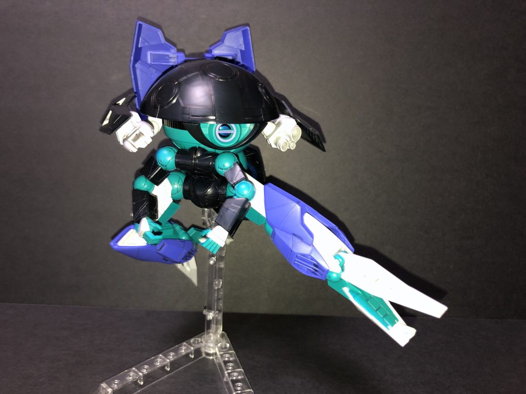 ハンドパーツが一種だけなので基本的に足でアクションをとる感じに。