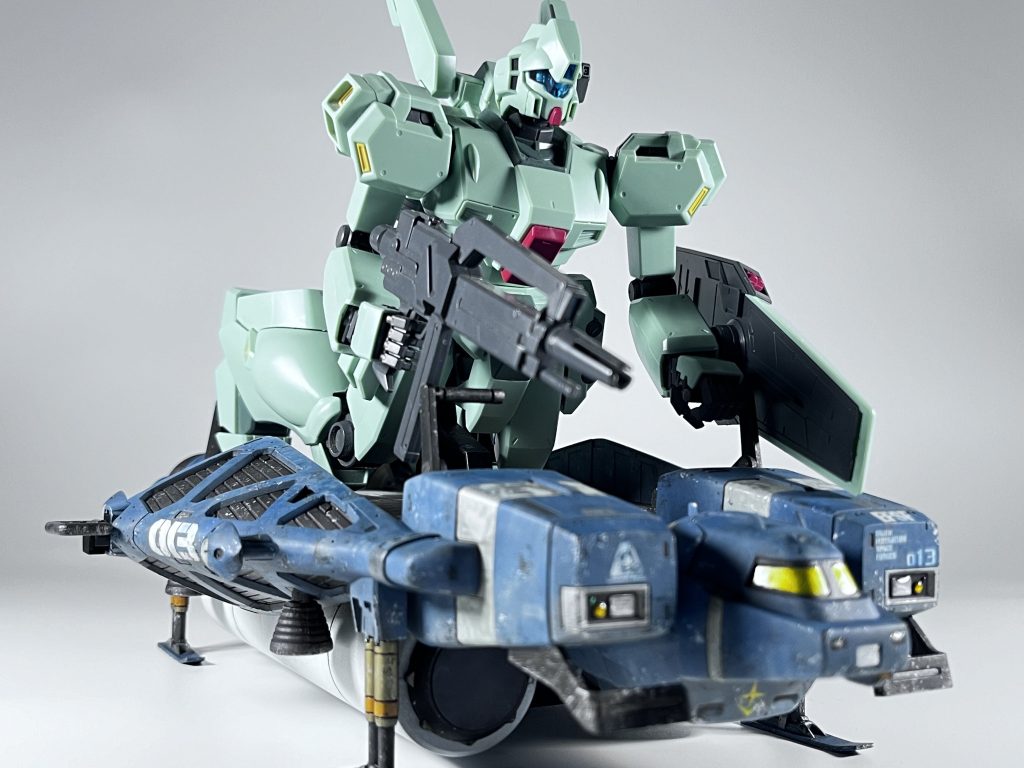 機長「本日はロンド・ベル航宙89式ベースジャバー013便、ラー・カイラム発地獄行きにご乗船ありがとうございます。当機は間も無く発進いたします。シートベルトをお締めの上、もうしばらくお待ち下さい。なお現地到着時刻は未定、現地天候は快晴との情報が入っております」少尉「大尉、機長がなんか不吉なこと言ってますけど本当に大丈夫なんですか!?」大尉「大丈夫だ、ん、ちょっと待て。ブリッジからだ」