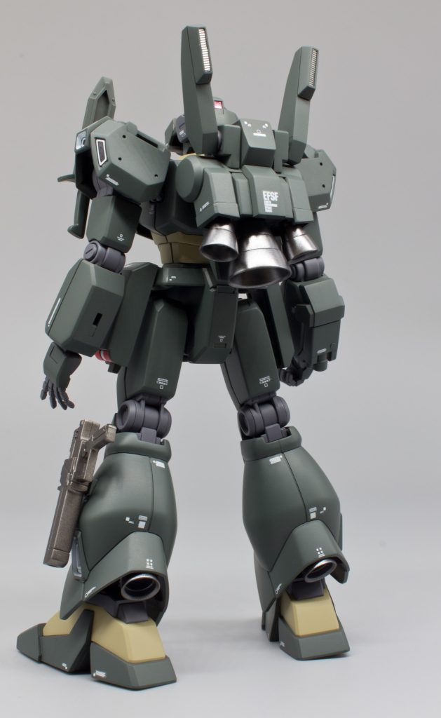 ダガーナイフの鞘の肉抜き穴埋めてなかった😆