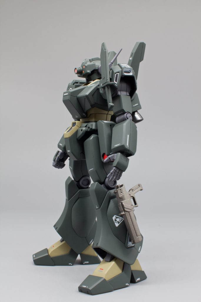 近接戦闘で取り回しの良さそうな武器ばかりなのが渋くて格好いいです！！