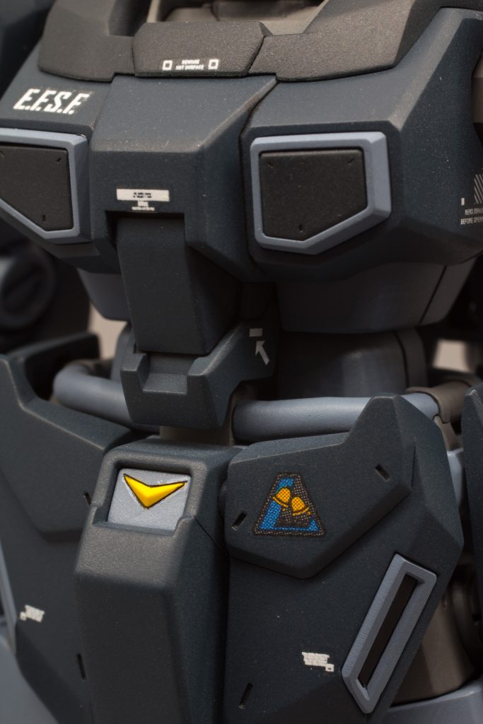 胸部が別パーツになってたのは塗装派には嬉しい配慮でした!!連邦系MSには珍しい動力パイプ??(笑)