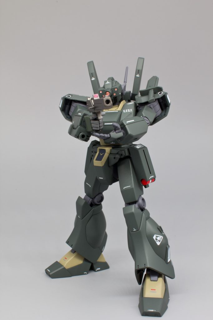 コンロイジェガンと言えばやはりこのポーズ！！ポーズもさることながら、構えるのが小さなハンドガンて言うのも渋すぎ！！