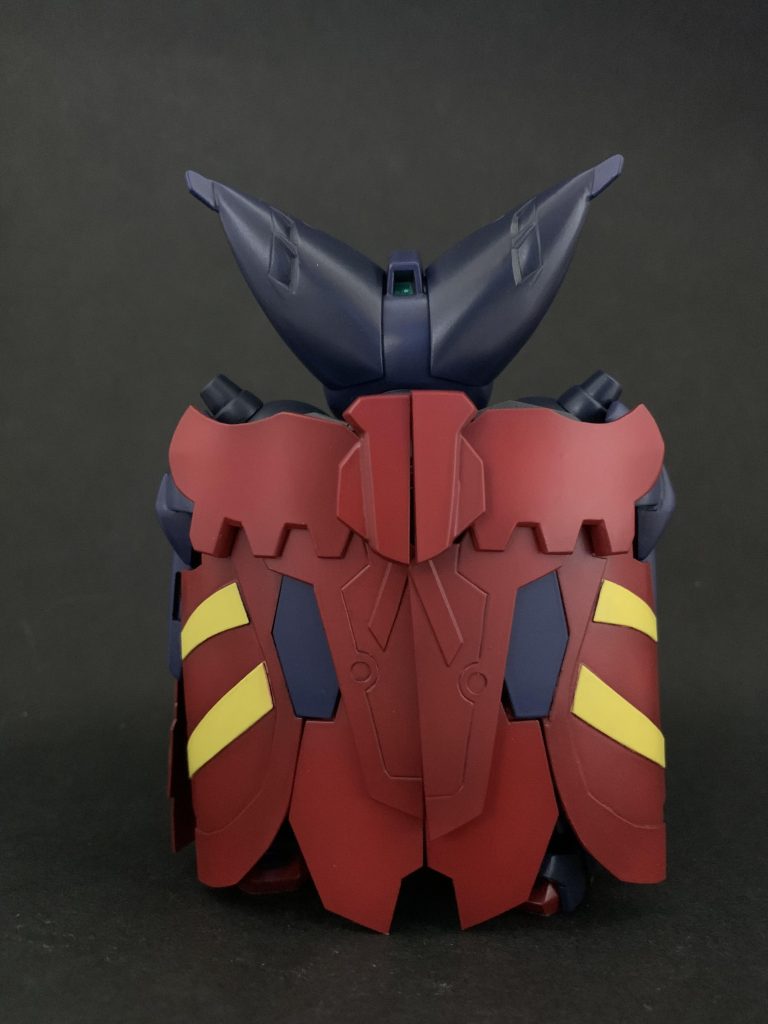 本体よりも、このマント羽根が大変でした。もう二度と作りたくねー(笑)