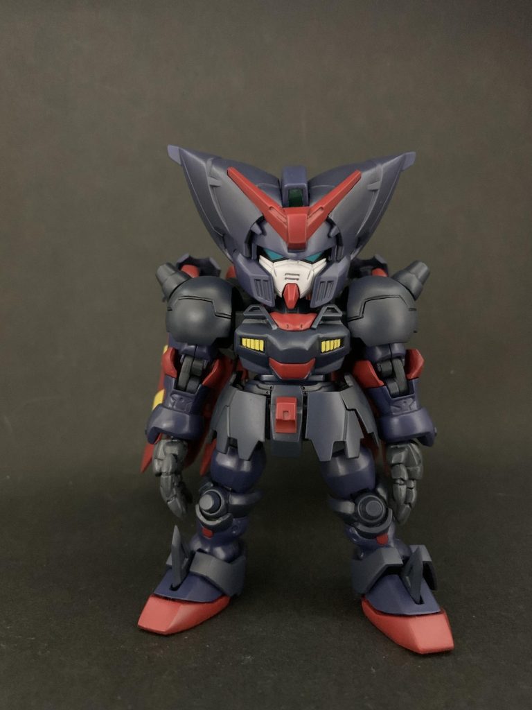 BB戦士のパーツや旧キットのパーツを使いつつパテ造形しています。今の目線で見ると体の線が細かったな〜と。しかし、作り直しはしません。めちゃくちゃめんどくせーから、この機体(笑)