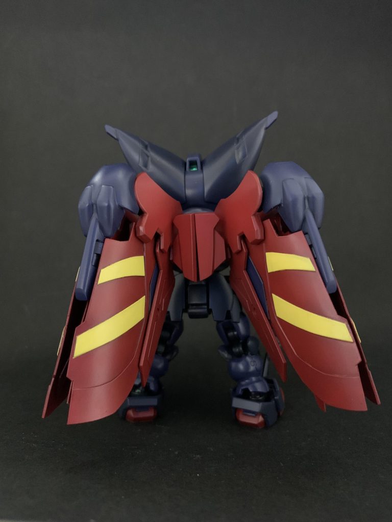 背中の羽根の付け根はHGの構造を真似たような気がします。