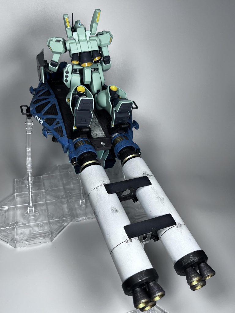 ただ、下面にMSをマウントした場合、プロペラントタンクの行き場がなくなってさみしいので、接続部とバーニアを作って増加ブースターにしました。デケェ❤️