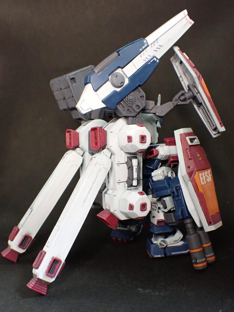 バックパックユニットは、当初はHGのパーツを使おうかと思っていましたがサイズ感がイマイチだったので結局自作しました。