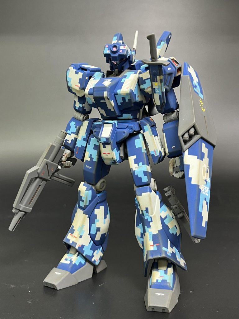 ベースキットはエコーズジェガンのコンロイ機です。大まかな部分はマスキングでのエアブラシ塗装、細かい部分は手塗りで仕上げました。