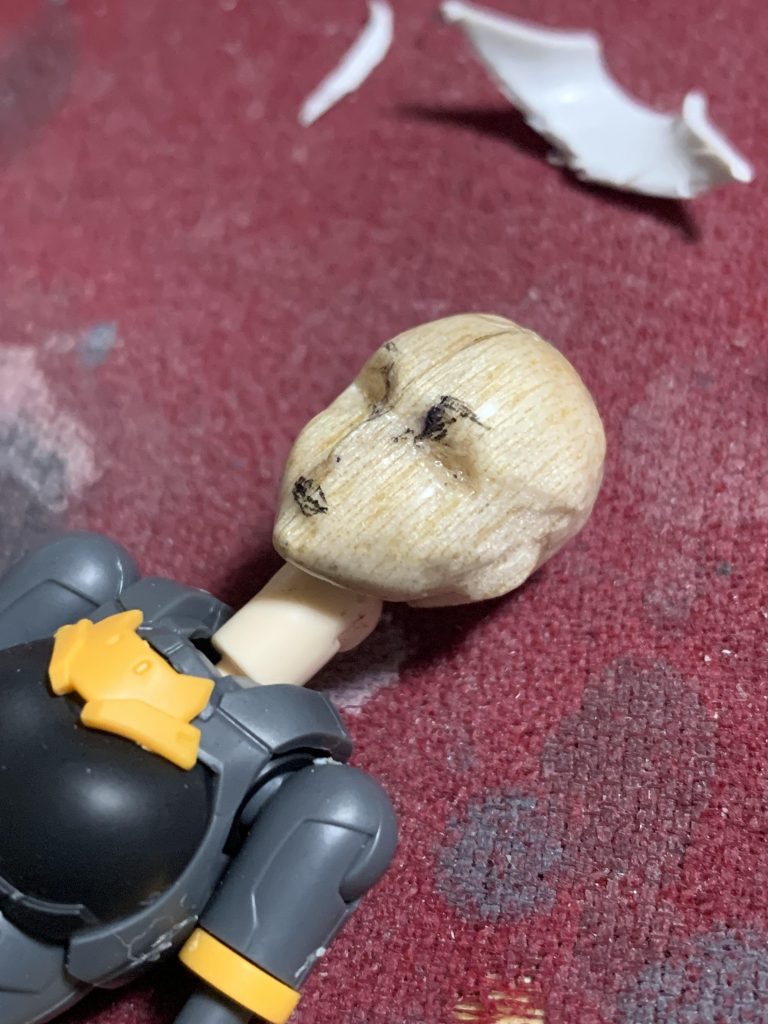 頭はバルサでベースを作ってからパテ造形首軸は30msと同じ径で作っているので、このときは30msボディに合わせています。
