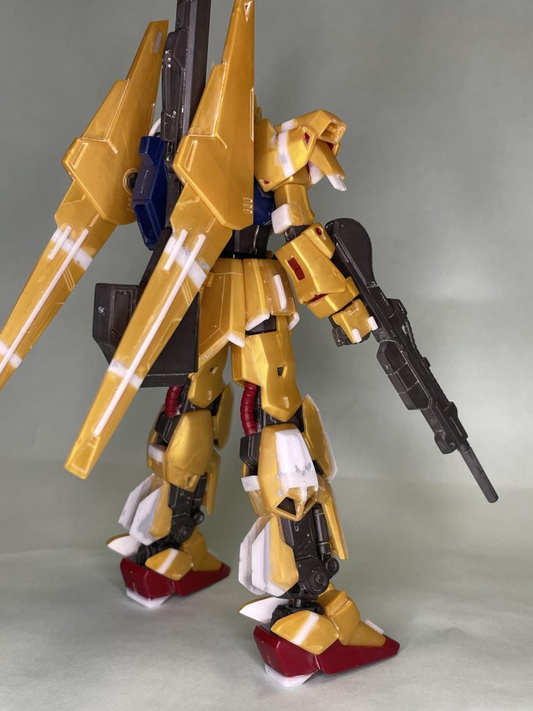 塗装前の背面粗いとこもありますが、ゴツい肩にゴツい脚という目標には近づけたので、自分的には満足できました。