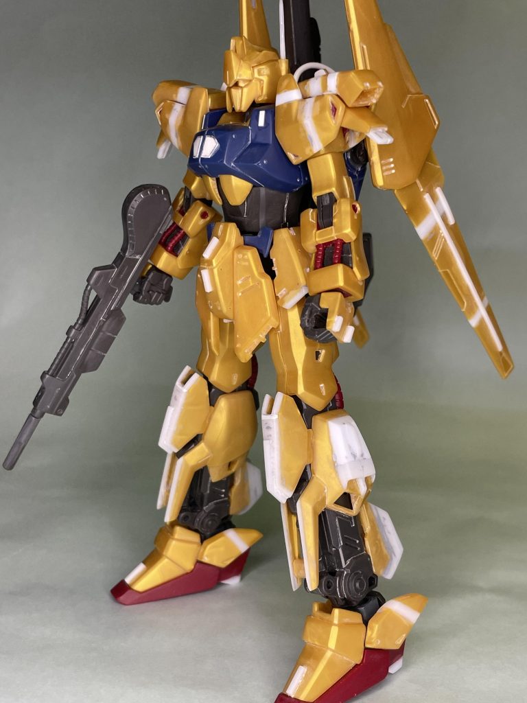 塗装前肩アーマー、脚部、バインダーを中心に1ミリプラ棒を使って延長しました。