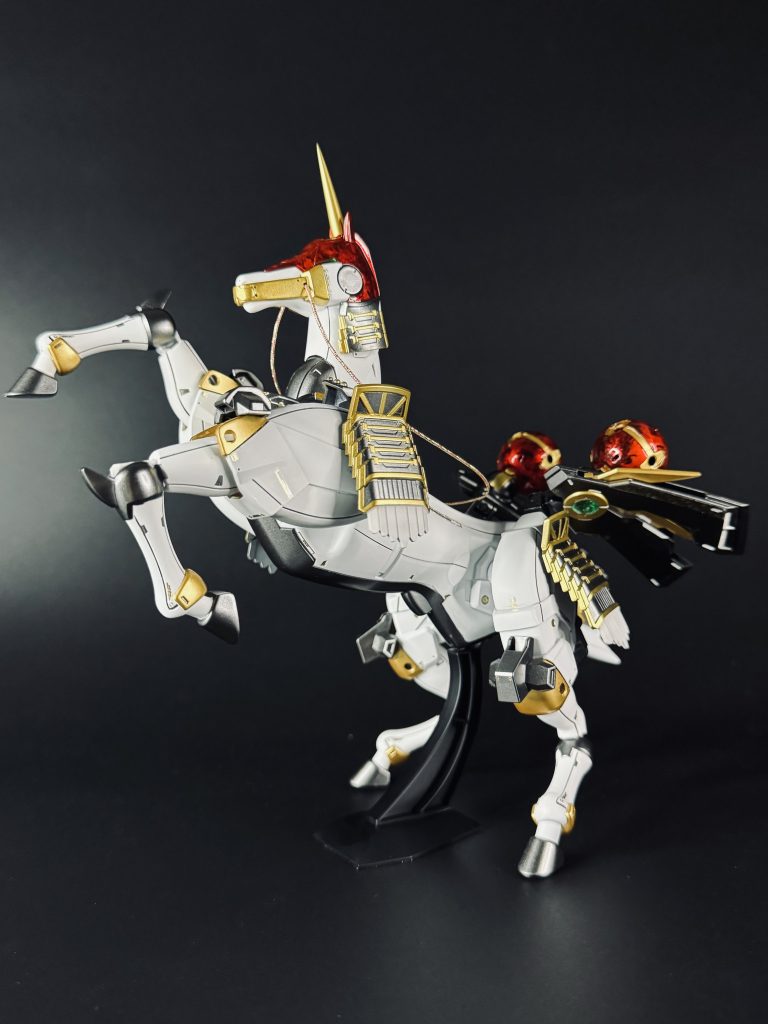 戦国アストレイ・阿修羅のバックパック(羽衣)を装備することも可能です。