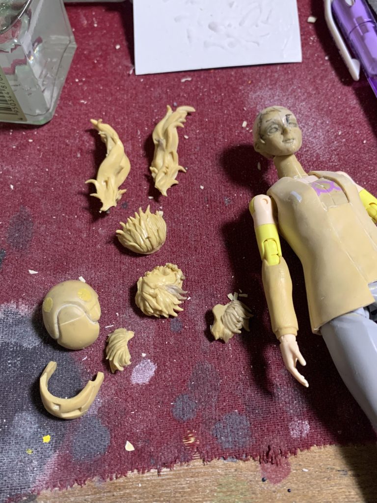 後ろ髪はメットタイプ、素顔タイプ共通です。