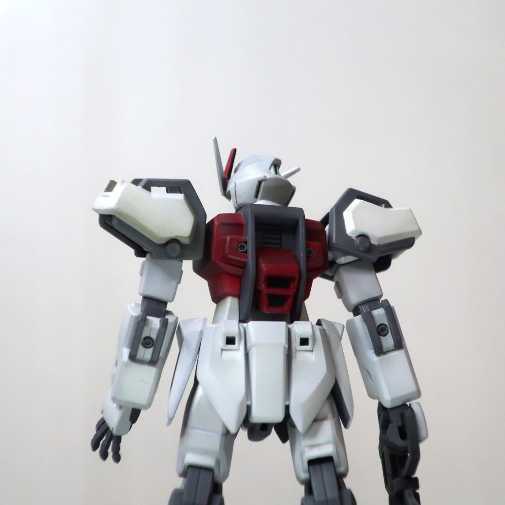 背中バックパックの穴の箇所をシャッター的な感じに表現。