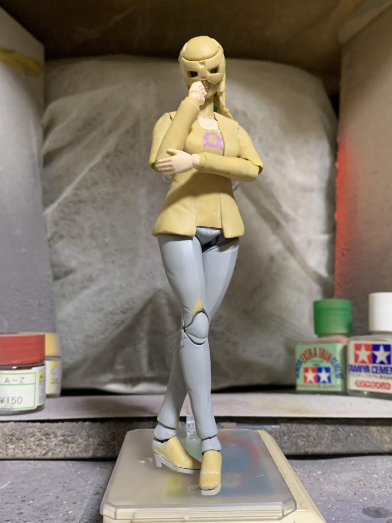 腕はフィギュアライズシリーズのフミナの余剰パーツを使用。アヤメの髪パーツとかが付いてるキットですね。手と手首は30msのパーツです。胴体はシシベシオンのパーツにパテ造形。下半身もシシベシオンのパーツにパテ造形。靴は自作です。