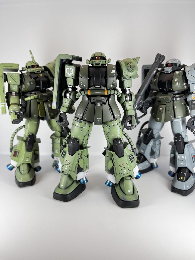 今まで作製した高機動型シリーズです久々にオリジンのキットを作製しました。やはり下半身がどっしりしていていいですね。ただ可動する箇所が多いので、ポージングを変えたり、動かしているうちに関節が緩くなってしまう欠点も。しかし最大の欠点はこのキットが店頭で購入できないことですね。