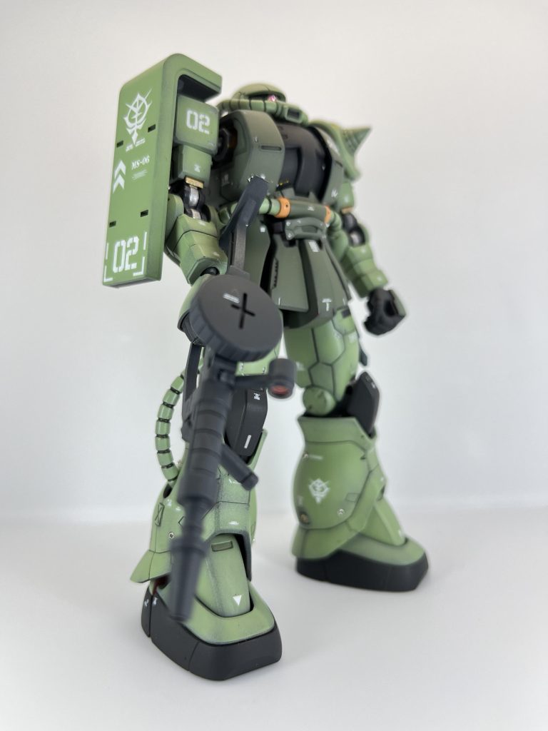 右前方から。今回もデカールはほどほどに貼り付けてます。