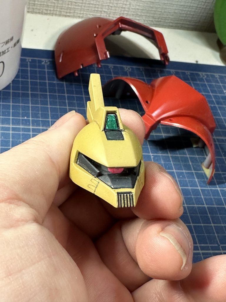 どうしてもキレイにならないのが、ワタシのスキルの限界。ま、『モデラー』ではない、ただの『ガンプラ好きのおっさん』なので、この程度ですな。