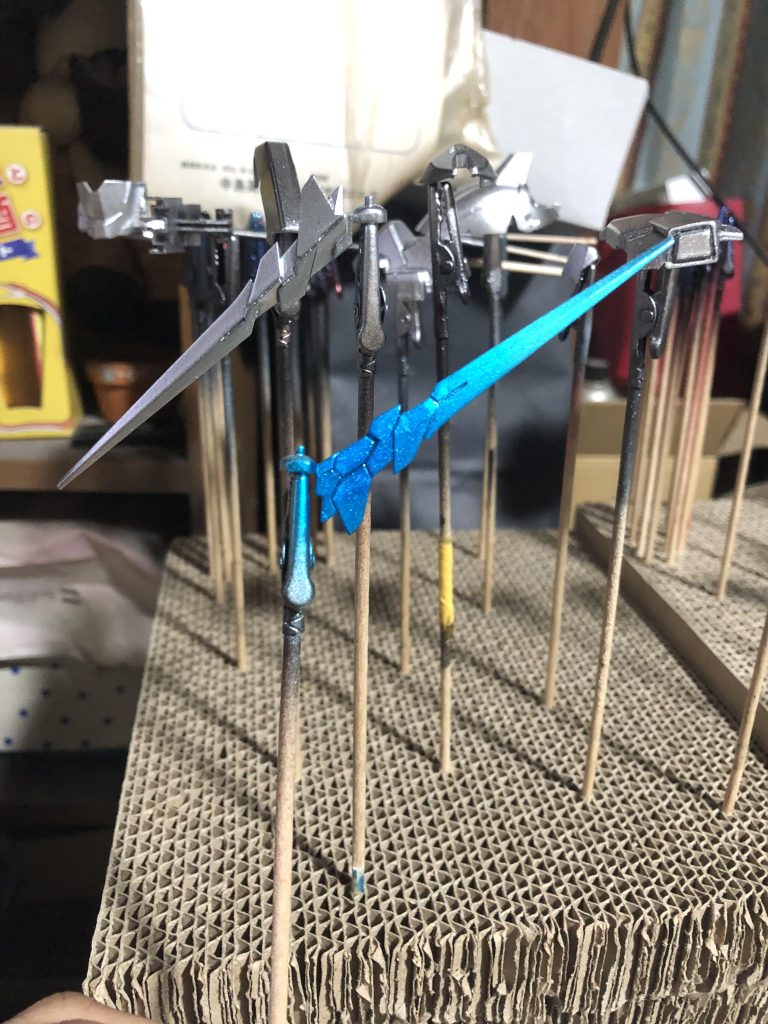 キャンディ塗装前のシルバー状態アンテナはクリアブルーで濃淡作りグラデ風に