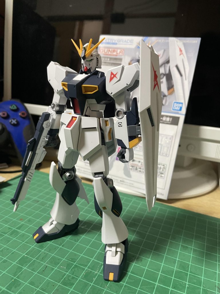 νガンダム–4枚目/制作者：Asayan