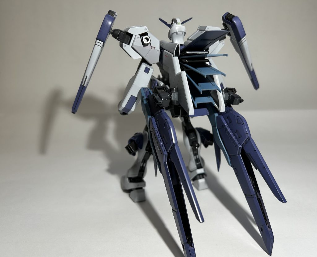 当時は今よりもガンプラがとにかく手に入らない中で、何とかパーツをかき集めて少しでも理想のGセイバーに近づけるようにしました。足はウィングガンダムとミックスしました。