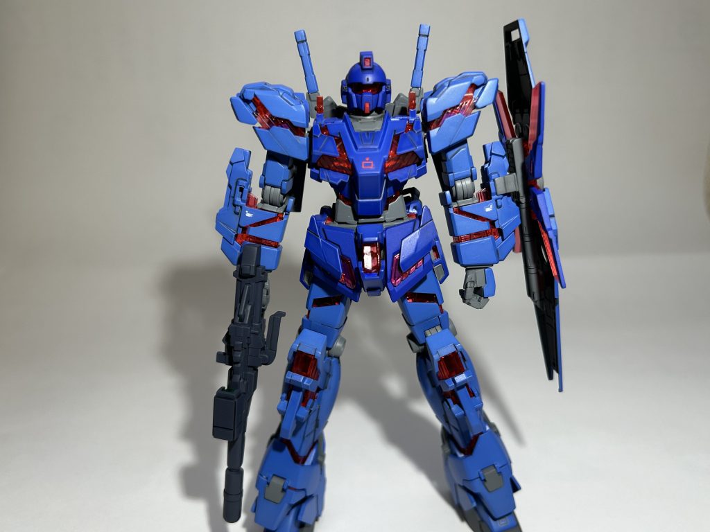 本体は多少スジ掘りを加えた程度で後はそのままです。カラーは奇跡的に残ってたBDブルーを使用。