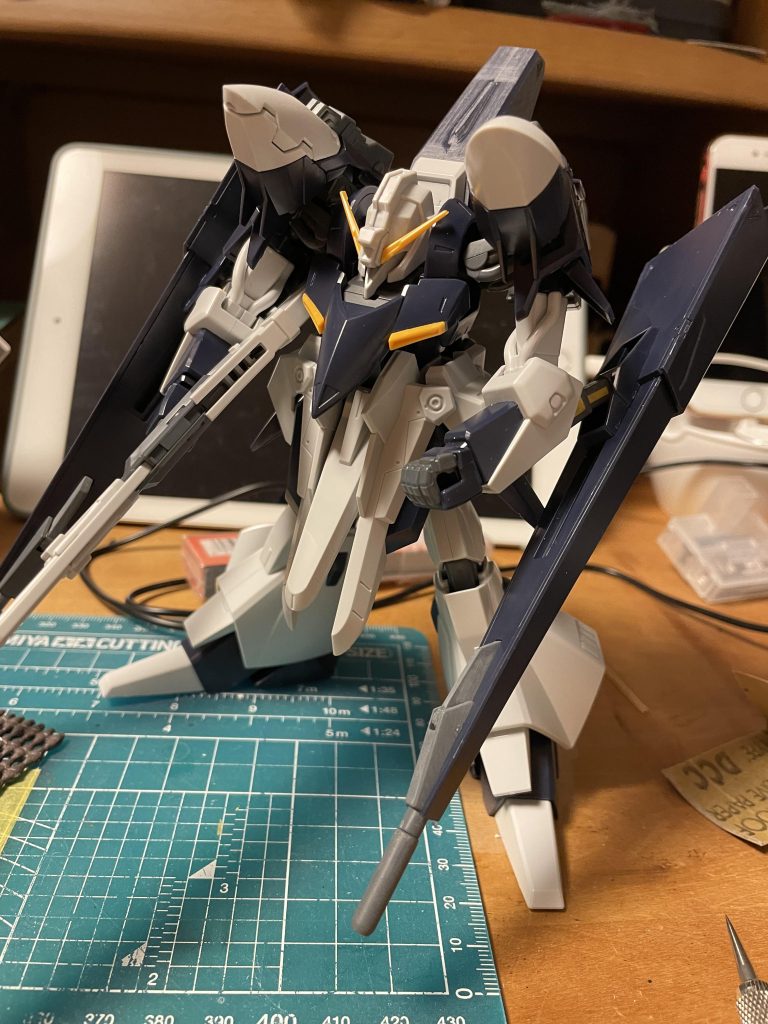 ぱち組ずんぐりなスタイルXのポストにてお見かけしましたが、このキット、最悪な評価のようで…ぱち組したらすぐ箱にしまったとか、改修は大変そうだけどHGだから余裕だとか…いうポストをちらほらと見つけてしまい…ショックw僕は、改修も結構大変だったけど最初から最後まで楽しめましたよw