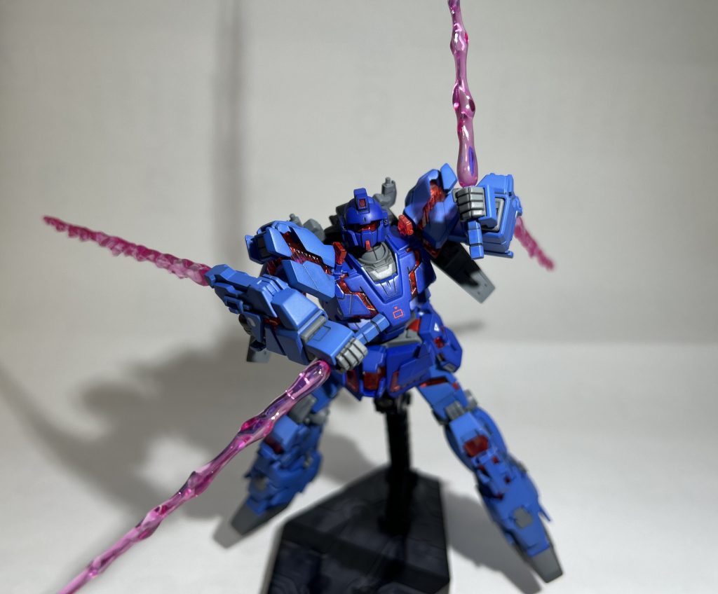 EXAMとNT–Dで大暴れ❤️とは言え、今から見ればクリアパーツとか頭部とか、手を加えればよかったと思う箇所がチラホラ。完成しては反省の繰り返しです。