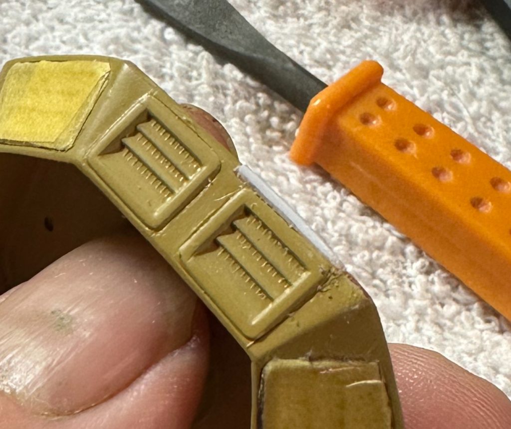 ダクトの塗装やり直していたら、パーツのエッジが欠けてしまいました。プラ板と瞬着で補修しています。写真で拡大してみると、キズが、傷が、瑕が、、、。目がポンコツは如何ともし難い。なんだかんだで手間ヒマがかけてるなぁ。