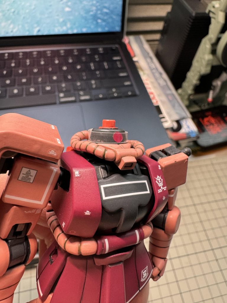 Mono-eye sensor: to give a more convincing&detailed look. I re-created the glass cover of mono-eye part using curved clear pla-plates. 