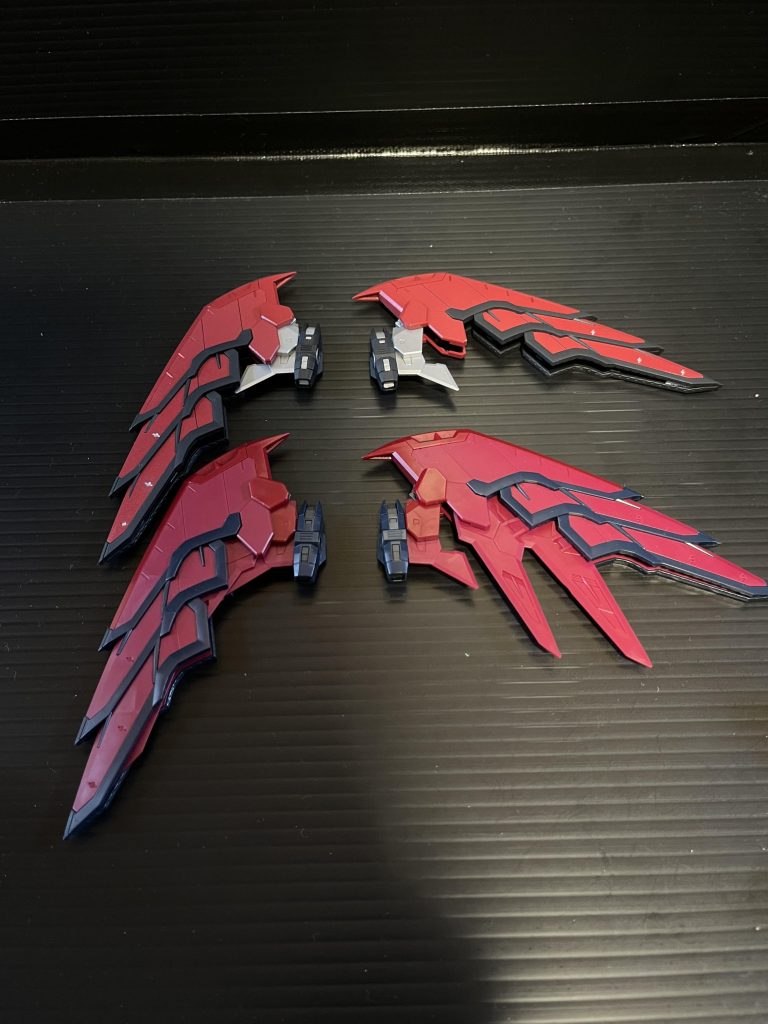 素組みと比較これにてスッキリです。付け根がシルバーなのはメタロボを参考にしたため。