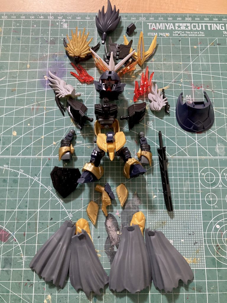 【パーツ構成】・頭部髪：孫堅アストレイのふさふさ、炎皇張飛ゴッドのバーニングふさふさ、ほかパテなど襟足：諸葛亮フリーダムのもみあげ額の飾り：Gジェネ版SDエピオンの羽仮面：レイフGP04の額、ほかプラ板で造型