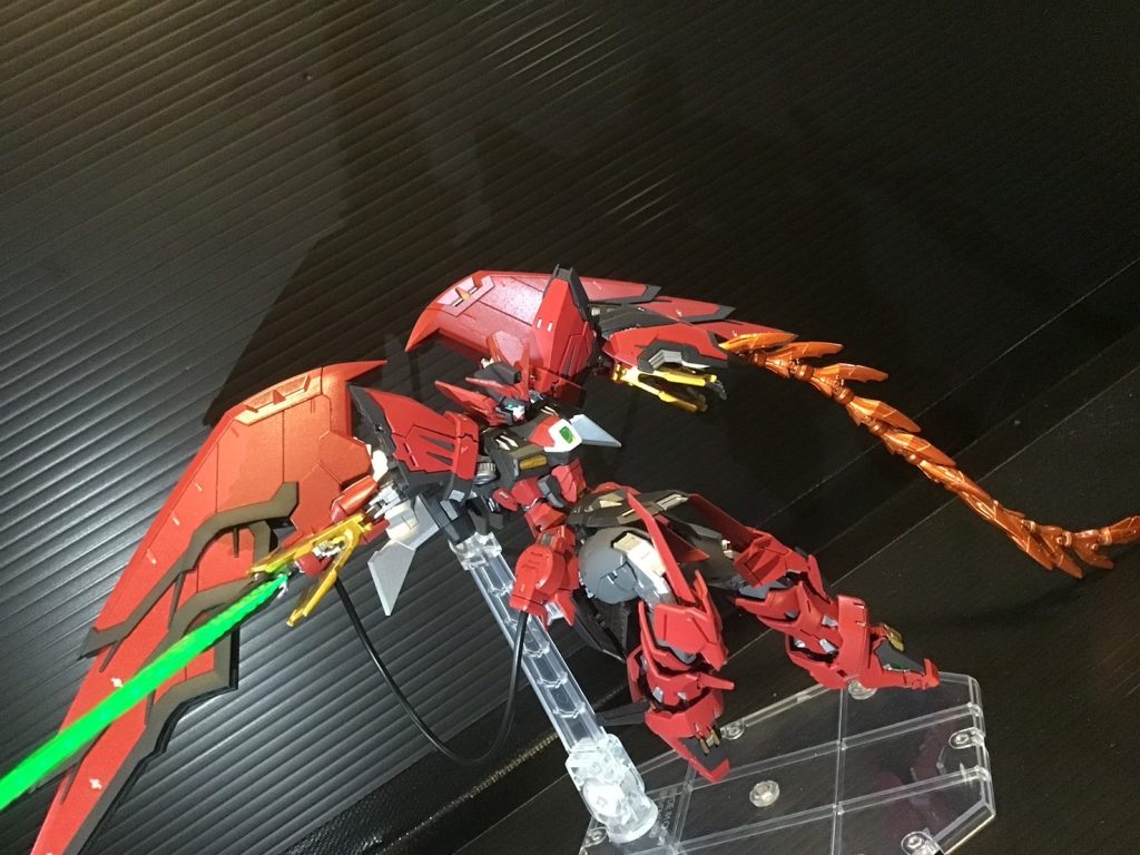 切り払い→離脱な感じ遠目だとまぁまぁ良く見えるヒートロッドですが、可動部がとにかくハゲハゲです。削って、プライマーからとにかく薄く吹いたつもりでしたがダメでした…