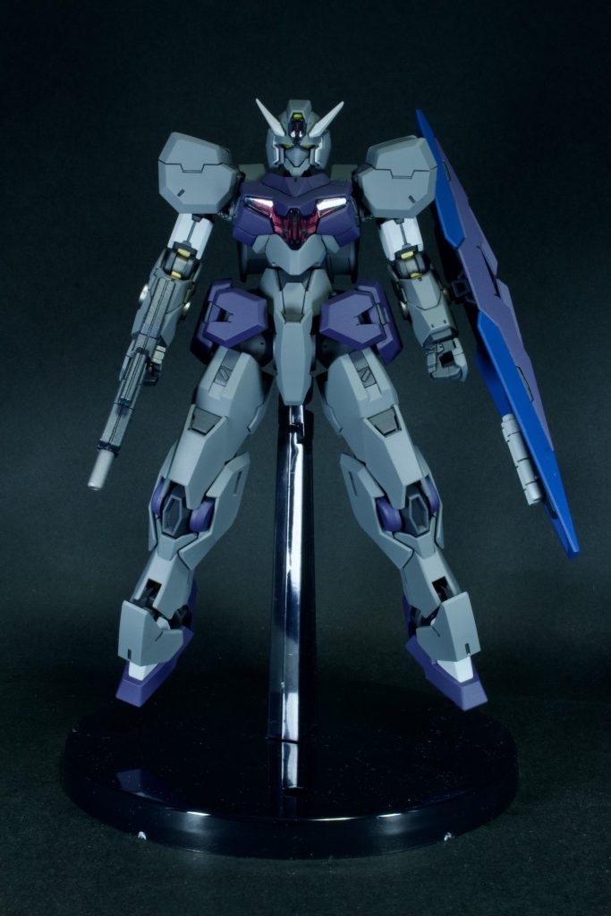 フロントから。二の腕やつま先を白に変更しました。ルブリスソーンや、この後作ったルブリスウルに合わせた感じです。