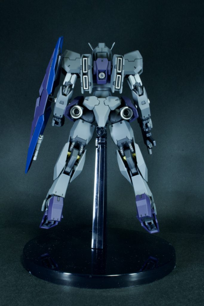 リアから。シンプルな機体ですが、細かく塗装する事によって複雑さも出せました。