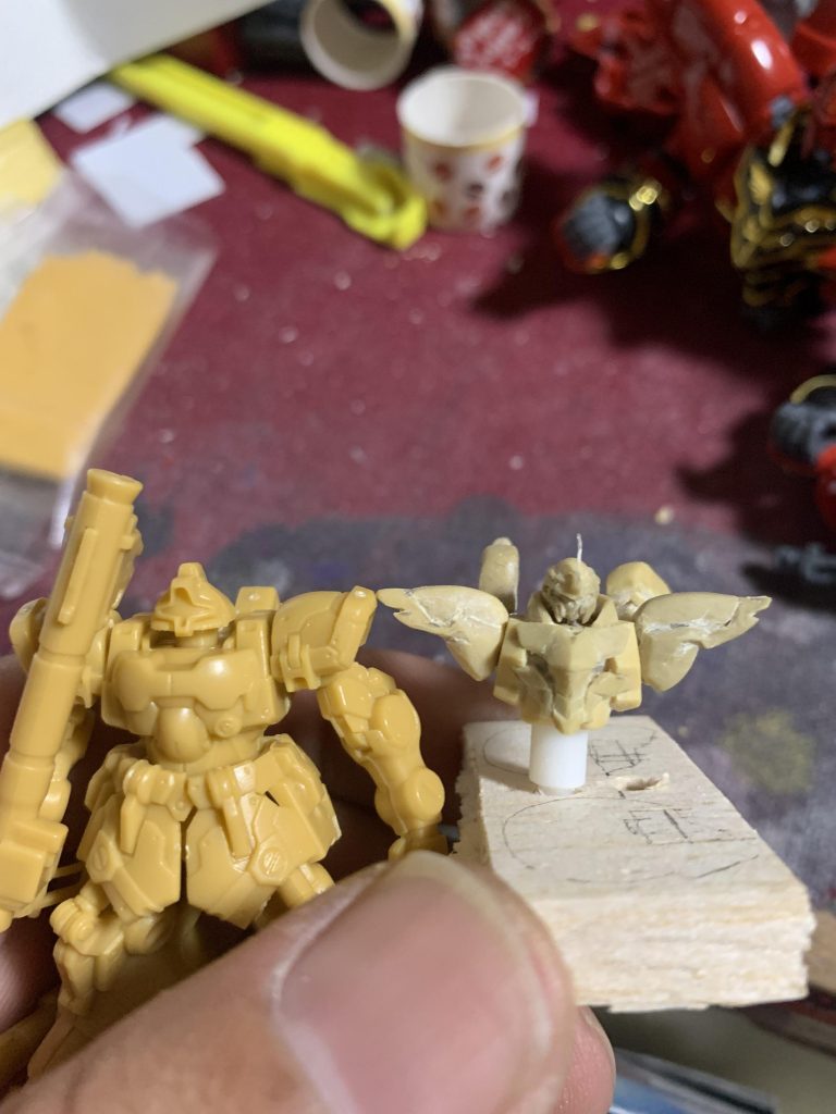 シナンジュはエポパテ(ツノだけ別素材)で上半身だけ作成。だいたい、アーティファクトと同じくらいの大きさです。