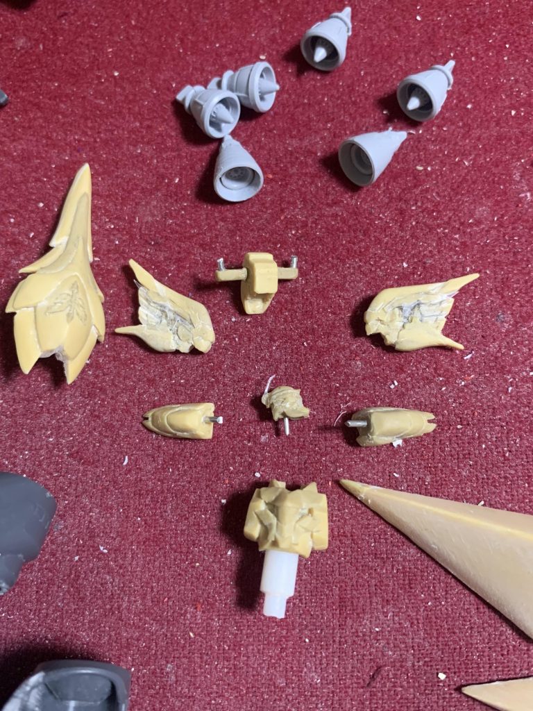 塗りやすくするために、ざっくりパーツ分割しています。