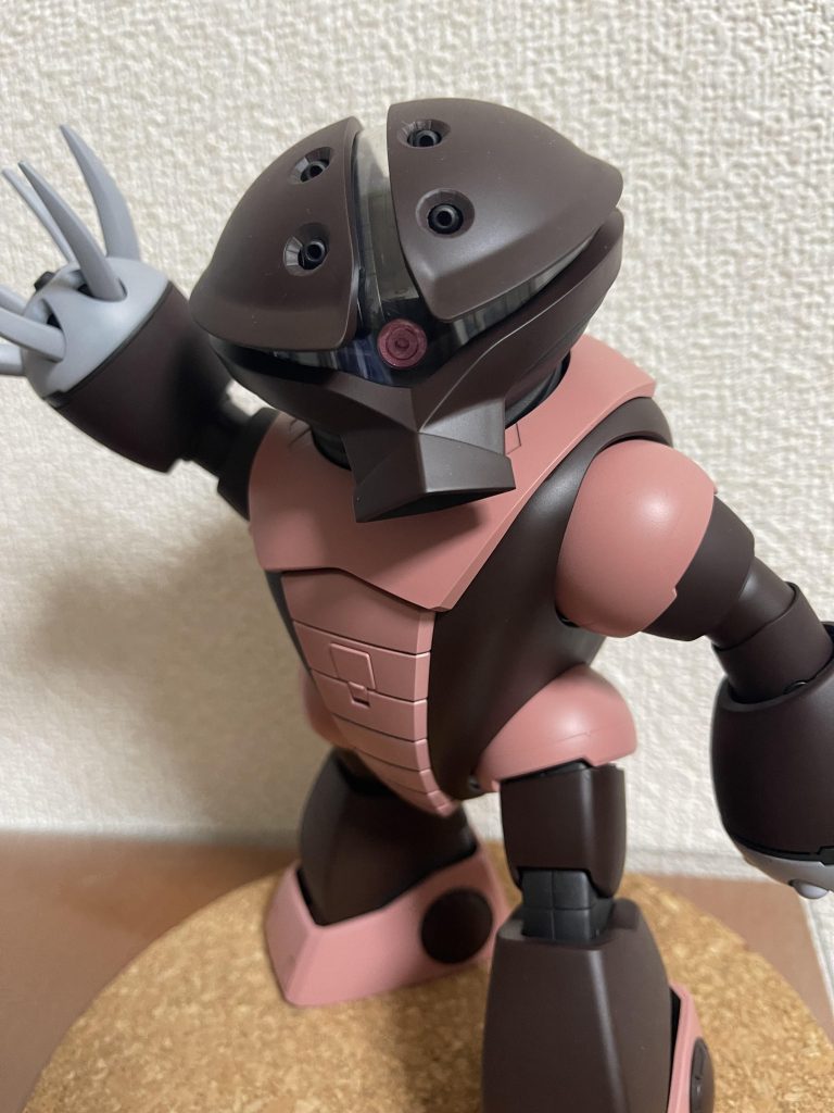 アポロチョコみたいなのでアポロアッガイとして完成しました。調色に難航しましたが今となってはいい思い出です。