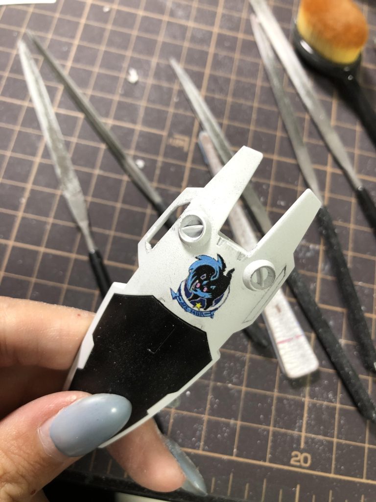 シールドも窓穴を開けてディテールアップHGマドロックのキット化記念になりました基本のカラーでも作ってみたいですね