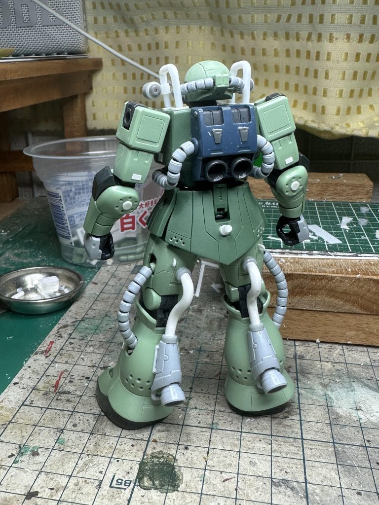 脚部の噴進ユニットと動力パイプはビルダーズパーツ