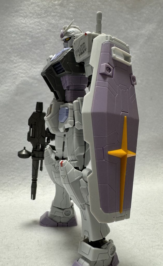 左側面白にはコピックマルチライナーのクールグレーで薄紫っぽいところは同ラベンダーでスミ入れしました