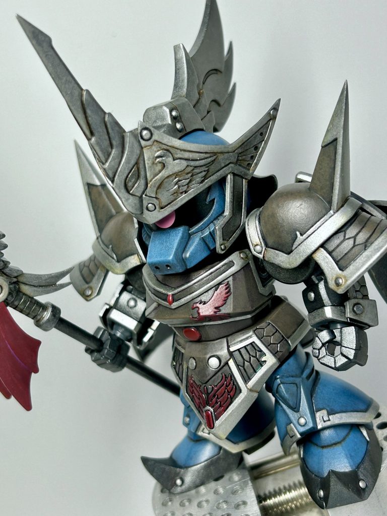 主な改修ポイントは頭部のシルエット調整脚の取り付け部分で嵩上げ、太もも大型化各部先端のシャープ化と肉抜き埋め