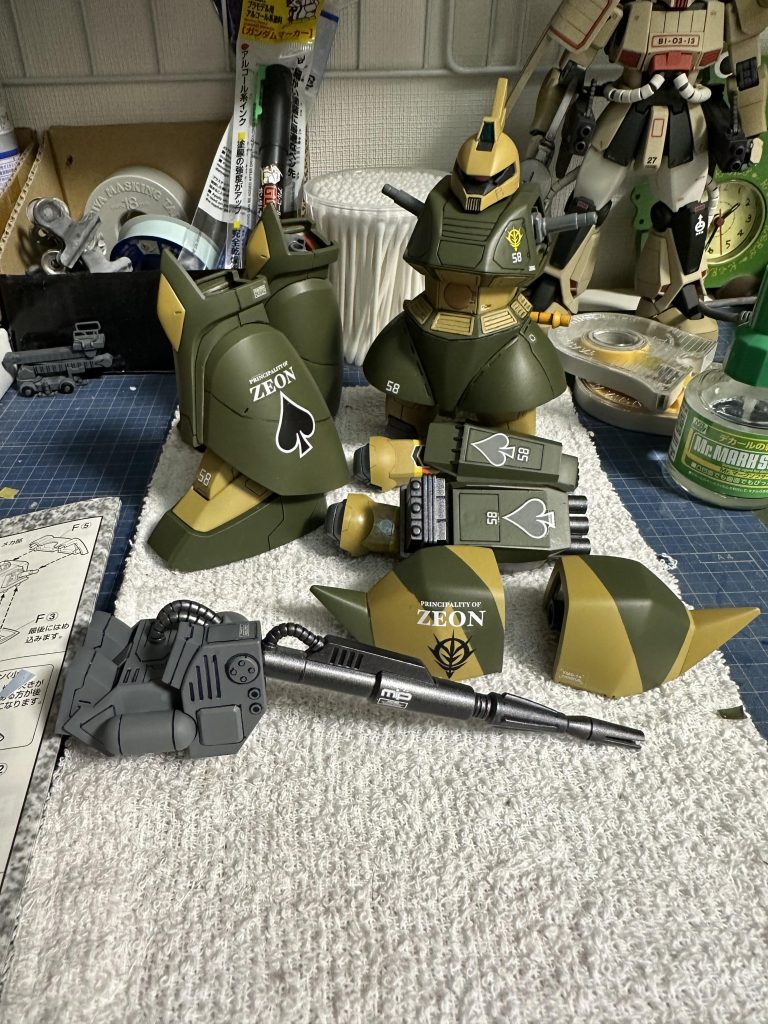 脹脛装甲のスペード♠️、ガンダムデカール(インレタ)、劣化してるかなぁ、、、と思いきや、うまく貼れた、良かった。